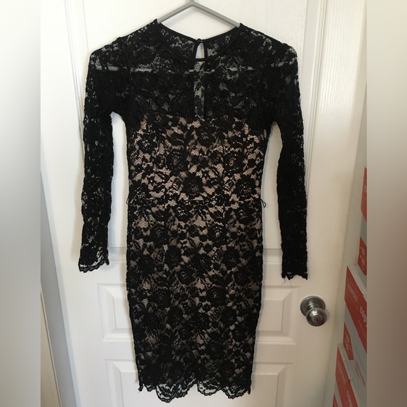 Maggy London lace dress with beige under slip. Petite size. - Picture 1 of 6